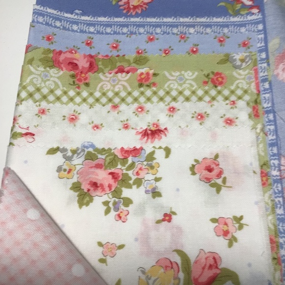 Moda Fat Quarter Bundle - 12 Fat Quarters of beautiful quilting quality cottons - Picture 4 of 14